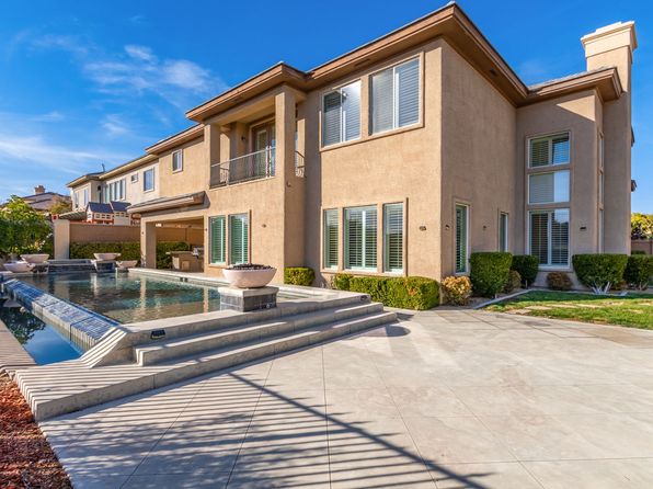 9805 Queen Charlotte Dr