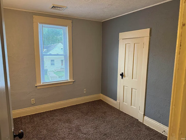 1149 E Indiana Ave — Photo 22