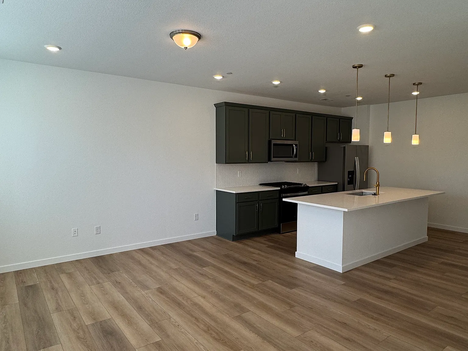 764 Nob Hill Ln — Photo 2