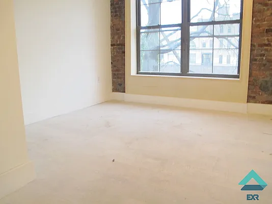 Rented by EXR | media 48