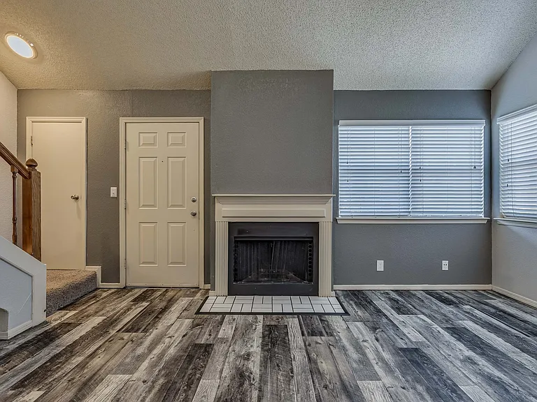 Lexington Commons - Living Room & Fireplace