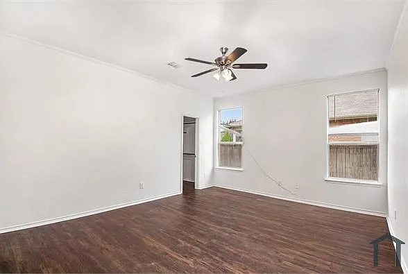 301 Londonderry Ln — Photo 6