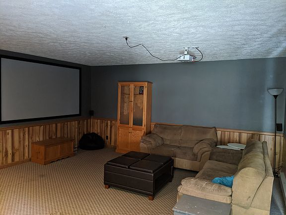 3rd image of 914 W 3rd St
