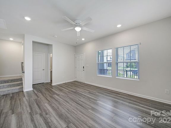5th image of 239 Cedar Knoll Cir