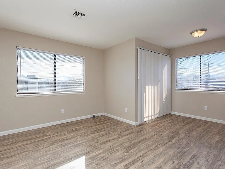 530 Moran St #C — Photo 8
