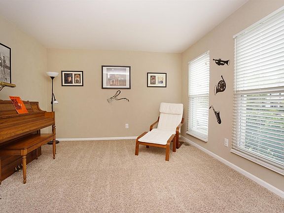 4th image of 472 Silverwood Farms Dr