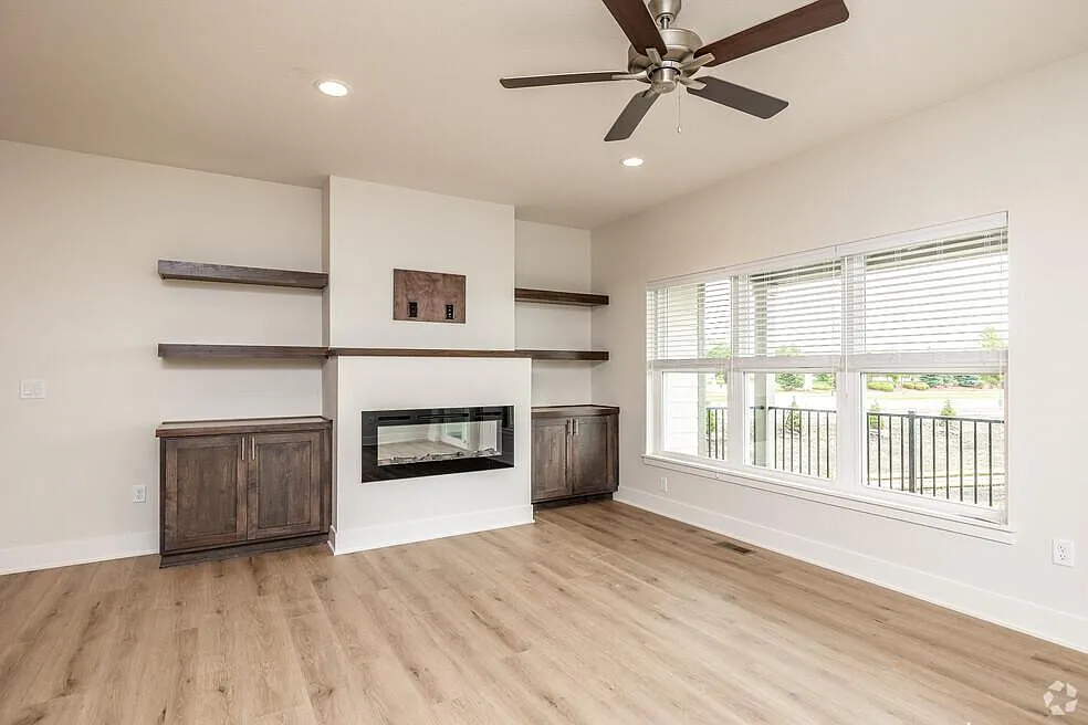 Platinum Pointe — Photo 3