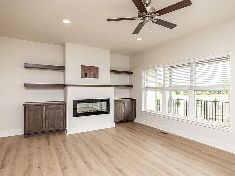 Platinum Pointe — Photo 3