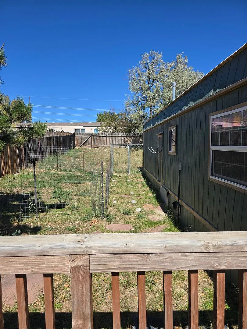Older Mobile Home, Quiet Neighborhood, Fenced Lot — Photo 4
