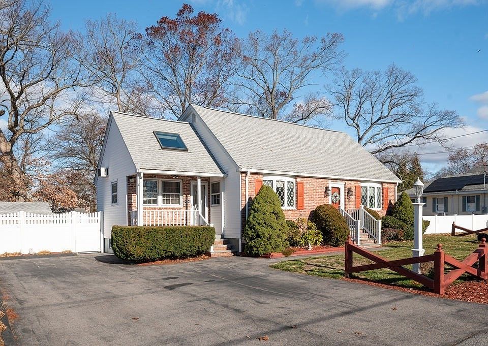 1st image of 37 Pinewood Ave