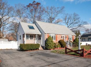 37 Pinewood Ave, Billerica, MA 01821