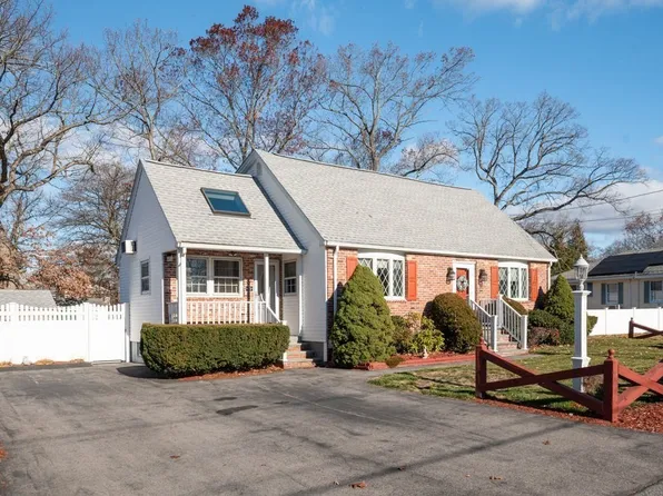 37 Pinewood Ave, Billerica, MA 01821