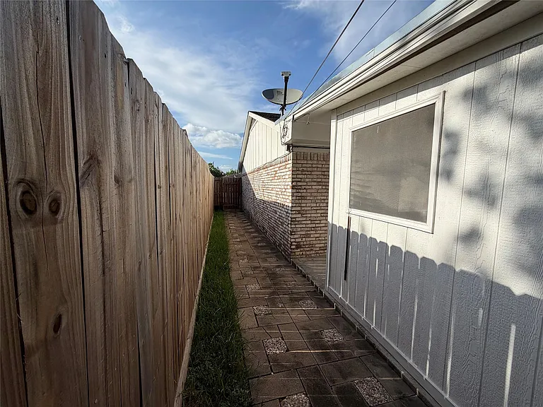 7603 Grape St — Photo 11