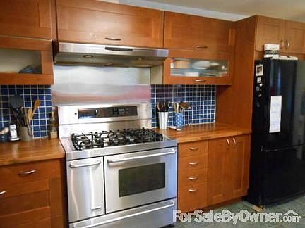 True Cooks Kitchen
						:
						Propane Stove Top, Electric Convection / Baking Oven, Side Oven, Outside Vent