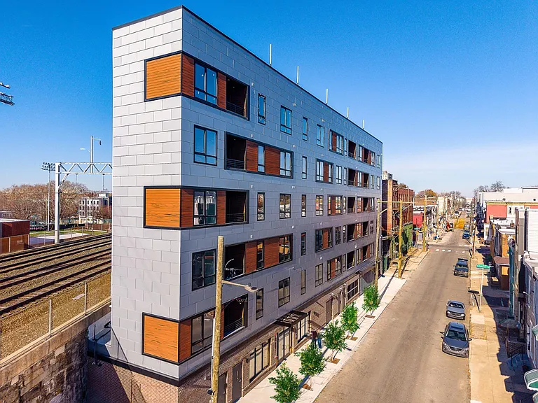Q10 Luxury Apartments — Photo 35