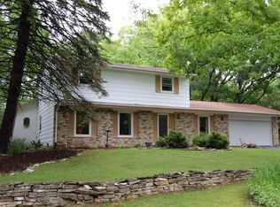 W274N1862 Oak Spring Ct, Pewaukee, WI 53072