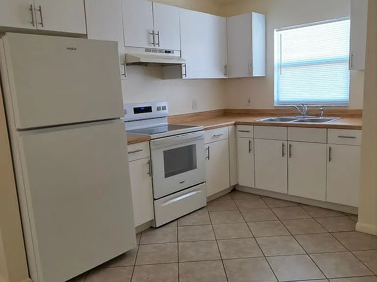 8325 Omaha Cir — Photo 5