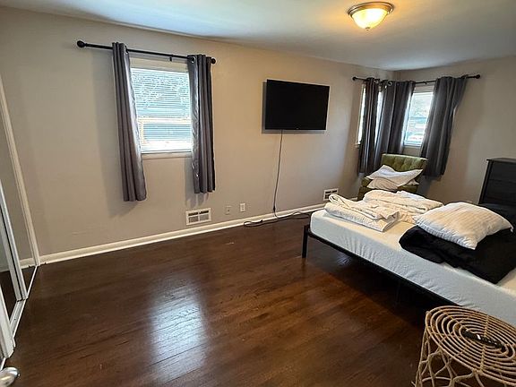 4th image of 5633 W Oklahoma Ave #1