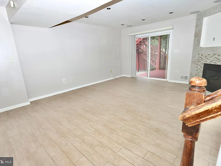 6633 Creek Point Way — Photo 39