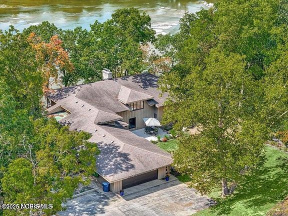 3rd image of 25001 W River Rd