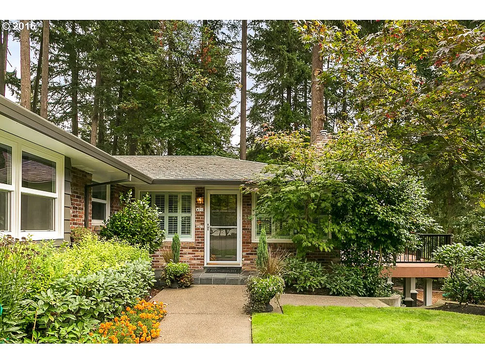 471 Country Club Ct photo 1