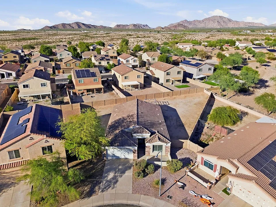 540 E Settlers Trl