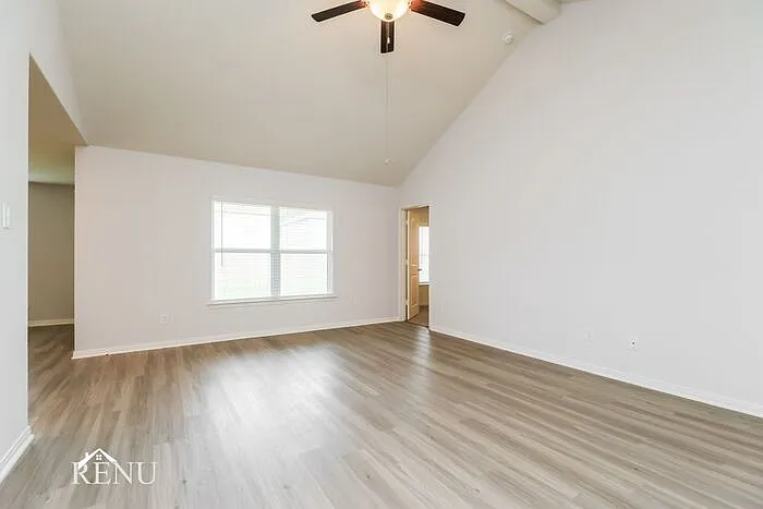 3 bed, 2.0 bath, 1658 sqft, $1,645 — Photo 3