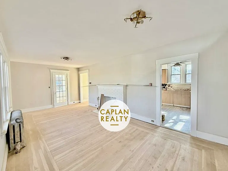 150 Crescent St — Photo 6