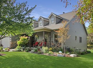 800 Prairie Ridge Dr, Woodstock, IL 60098