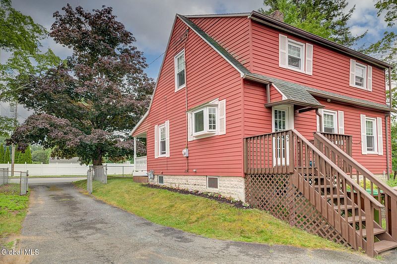 3rd image of 221 Schoolhouse Road
