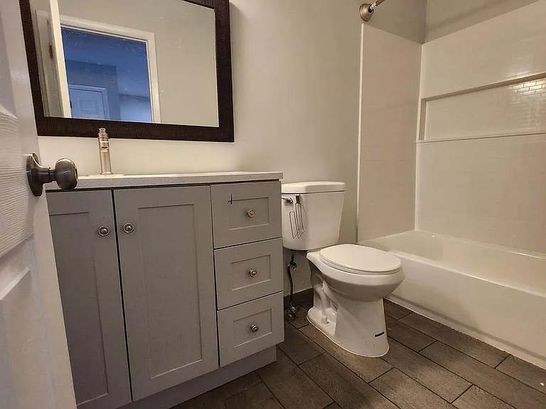 114 Brent Ct — Photo 17