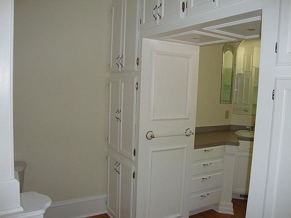 2nd image of 123 Fairlawn Ave