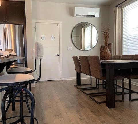 Great open floor/dinning space