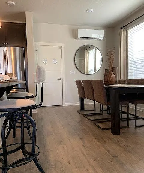 Great open floor/dinning space
