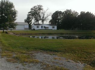 9443 E Redwood Rd, Mount Vernon, IL 62864