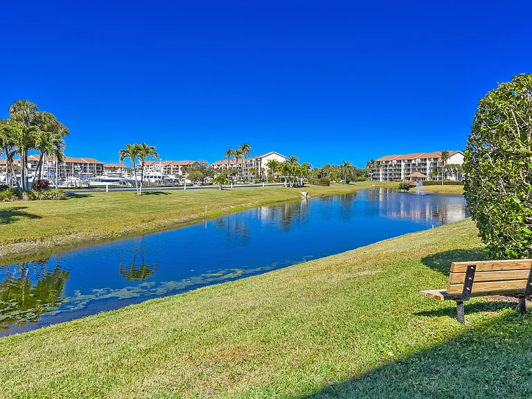 901 Seafarer Cir #302 — Photo 31