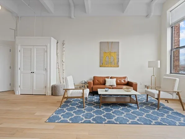 300 Communipaw Avenue image 3 of 36