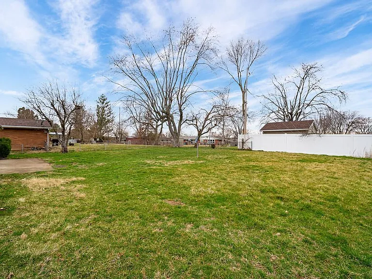 1121 Peidmont Dr — Photo 25