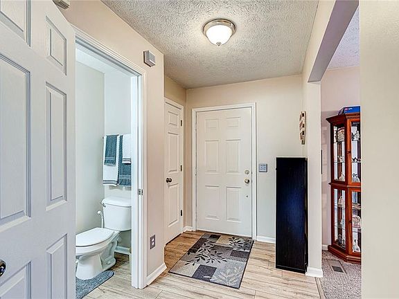 4th image of 11060 Deer Valley Dr