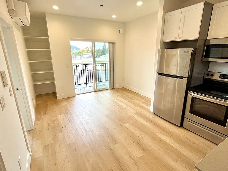 4415 SE 61st Ave — Photo 3