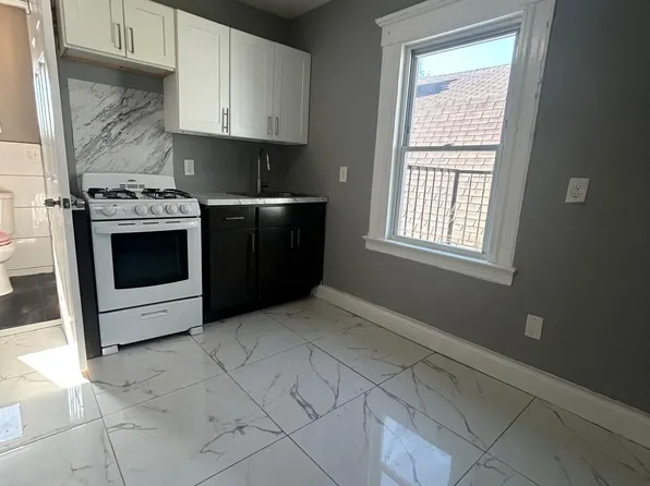 160 N 18th St APT 3, East Orange, NJ 07017