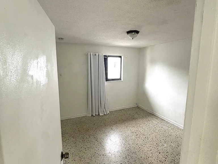 430 NW 9th Ave #3 — Photo 18
