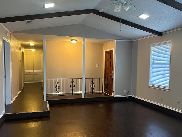 444 Lindenwood Ln W — Photo 3