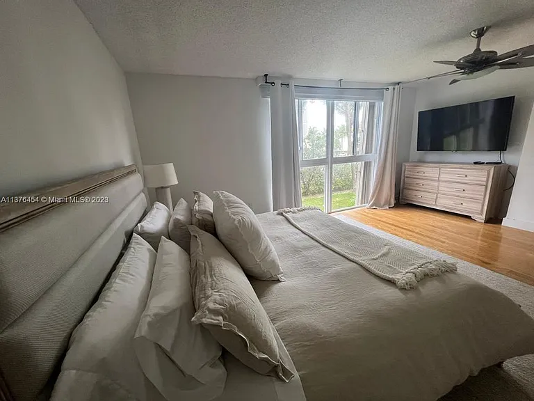 15645 Collins Ave #206 — Photo 8