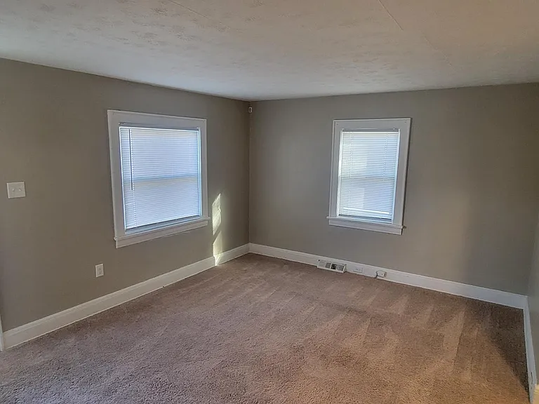 1170 Joy Ave — Photo 4