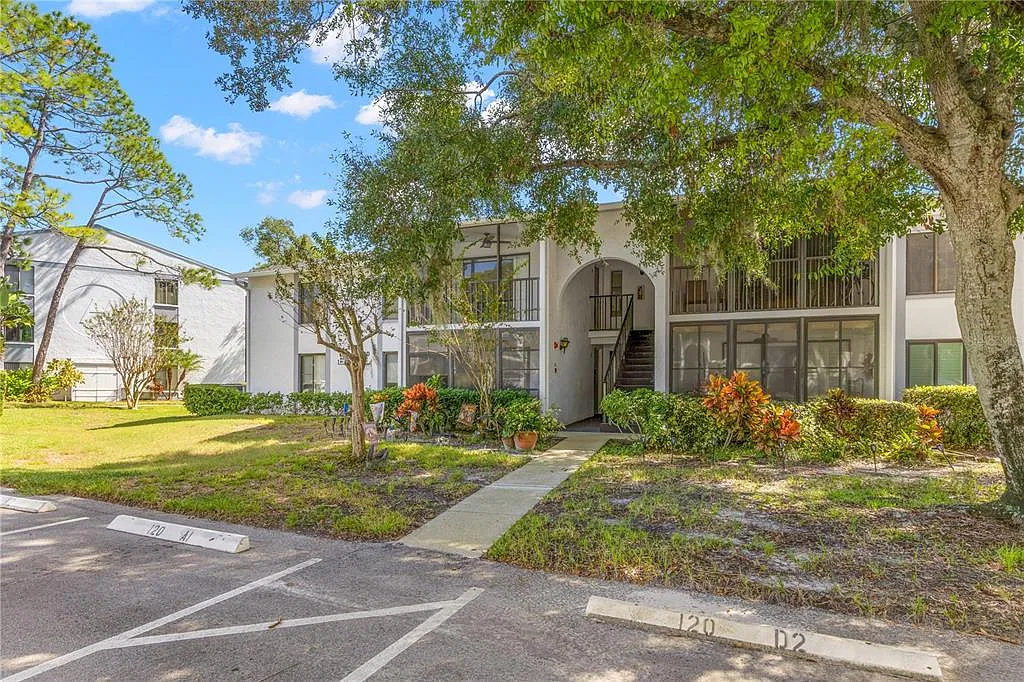 3 bed, 2.0 bath, 1185 sqft, $2,149 — Photo 1