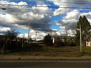 1st image of 542 NE Alameda Ave