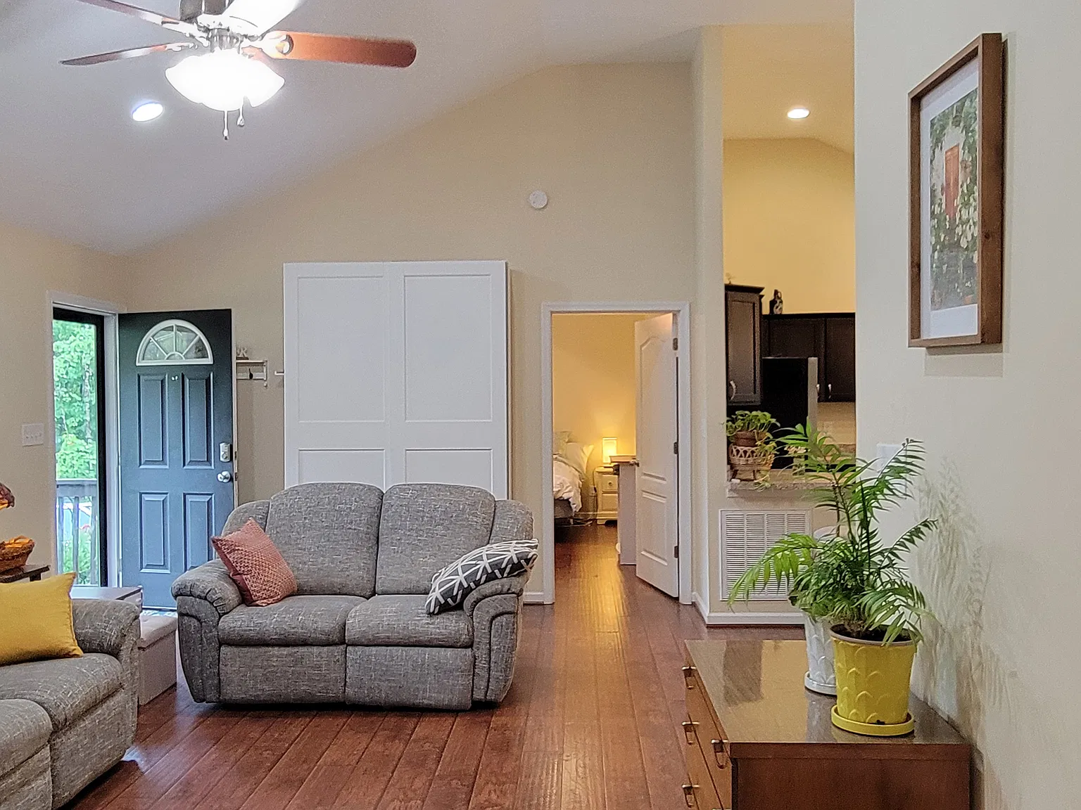 3 bed, 1400 sqft, $2,200 — Photo 4