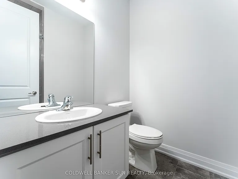 166 Prince Charles Cres — Photo 31