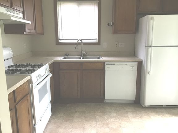 3rd image of 1155 Brockton Ct